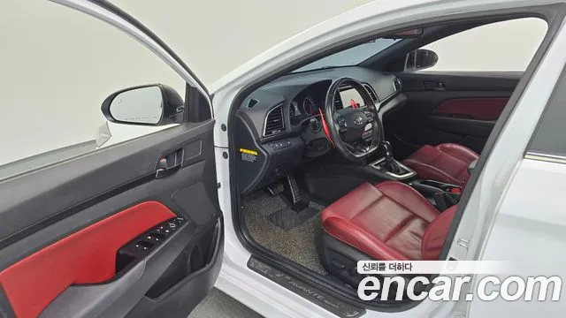 Hyundai AVANTE 2018 — фото 13