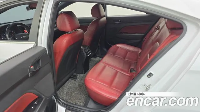 Hyundai AVANTE 2018 — фото 17