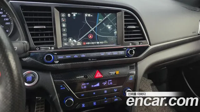Hyundai AVANTE 2018 — фото 18