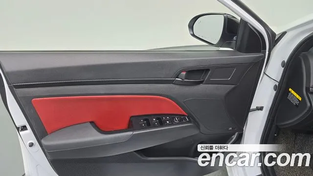 Hyundai AVANTE 2018 — фото 14
