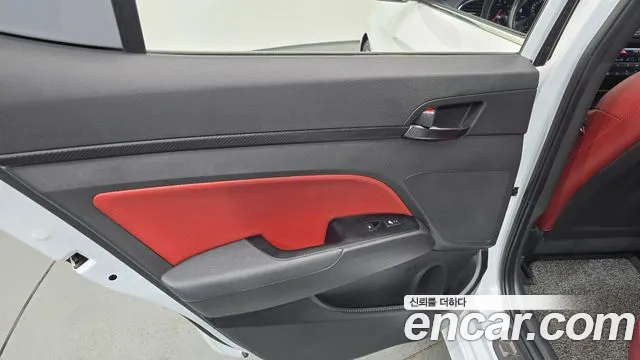 Hyundai AVANTE 2018 — фото 15