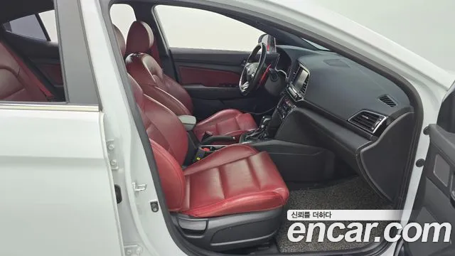 Hyundai AVANTE 2018 — фото 16
