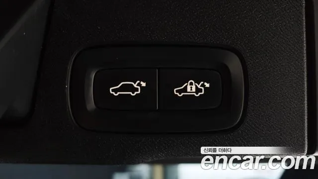 Volvo XC60 2018 — фото 18