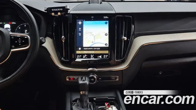 Volvo XC60 2018 — фото 19