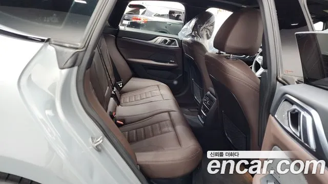 BMW i4 2024 — фото 11