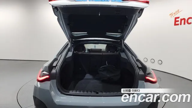 BMW i4 2024 — фото 18