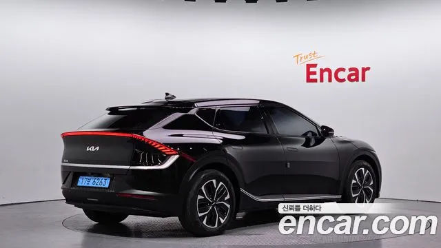 Kia EV6 2023 — фото 2