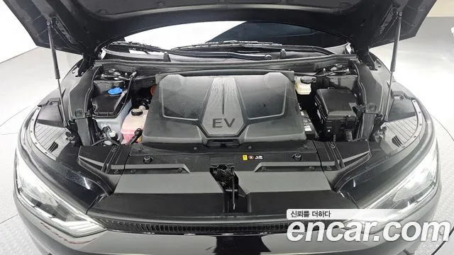 Kia EV6 2023 — фото 6
