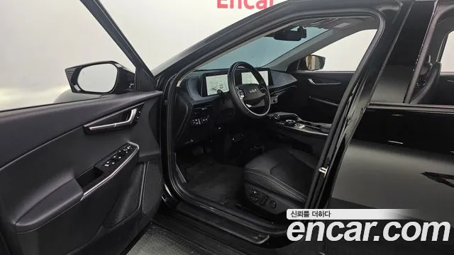 Kia EV6 2023 — фото 10