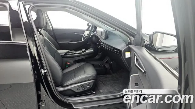 Kia EV6 2023 — фото 11