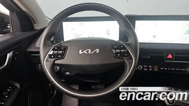 Kia EV6 2023 — фото 13