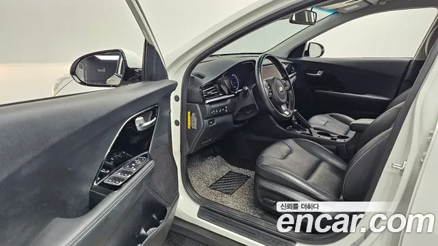 Kia Niro 2021 — фото 13
