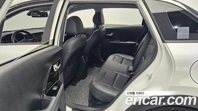 Kia Niro 2021 — фото 18