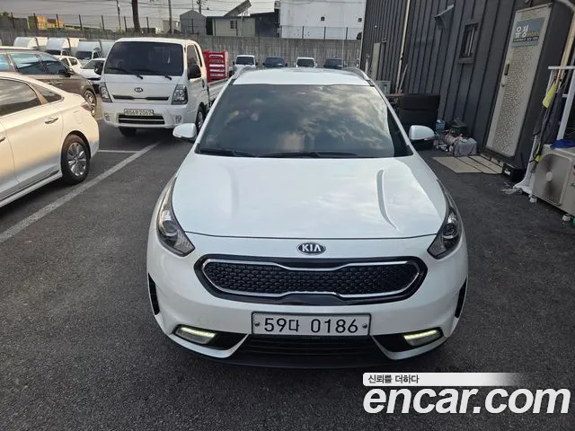 Kia Niro 2017 — фото 2