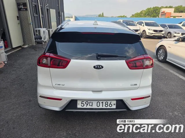Kia Niro 2017 — фото 5