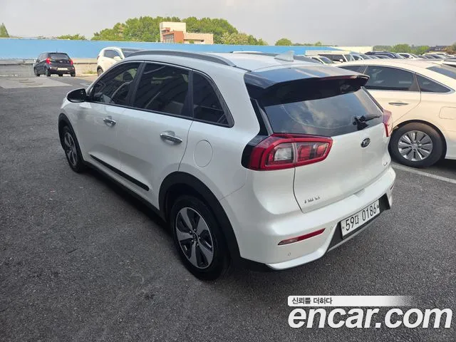 Kia Niro 2017 — фото 6