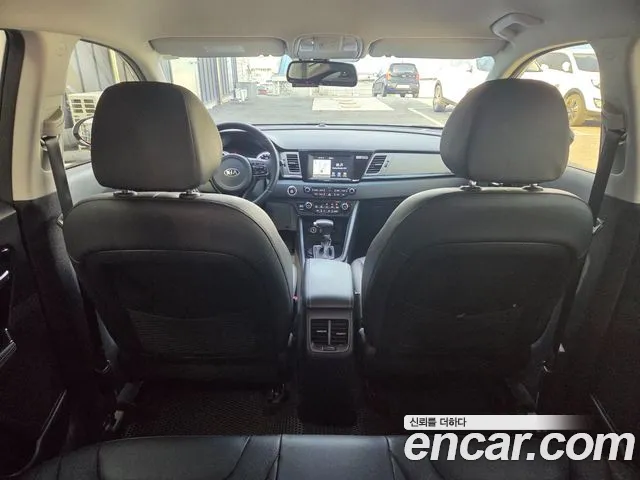 Kia Niro 2017 — фото 9