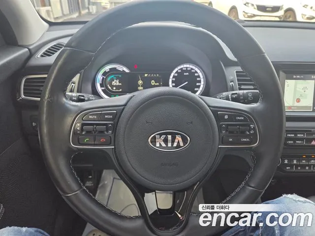 Kia Niro 2017 — фото 13