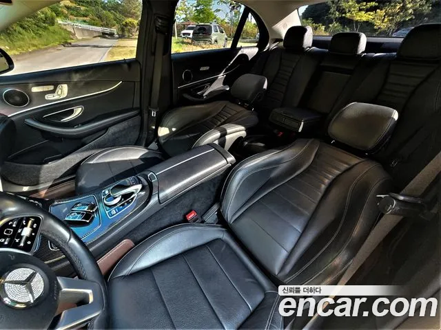 Mercedes-Benz E-Class 2019 — фото 11