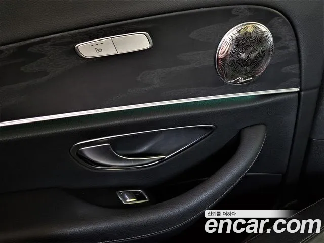 Mercedes-Benz E-Class 2019 — фото 20