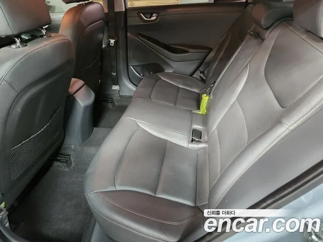 Hyundai Ioniq 2017 — фото 12