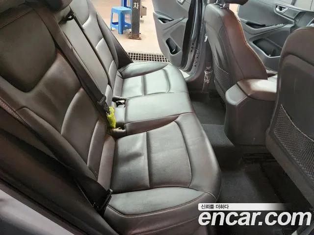 Hyundai Ioniq 2017 — фото 13