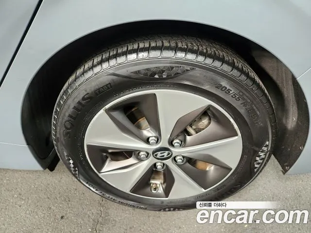 Hyundai Ioniq 2017 — фото 16