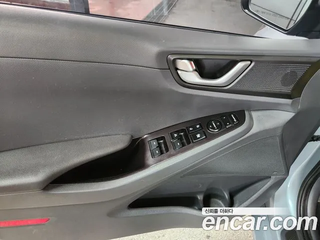 Hyundai Ioniq 2017 — фото 17