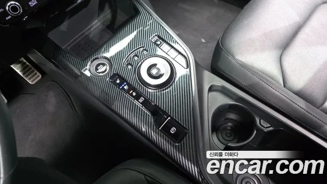 Kia Niro 2023 — фото 12