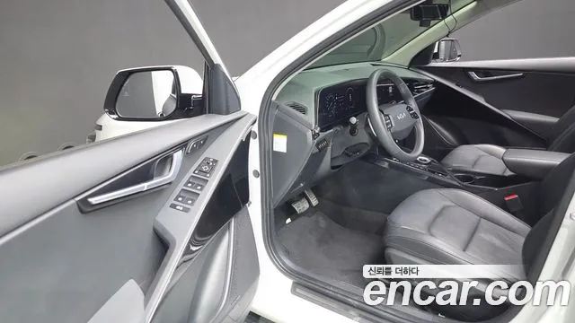Kia Niro 2023 — фото 13