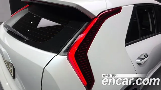 Kia Niro 2023 — фото 9