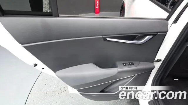 Kia Niro 2023 — фото 15
