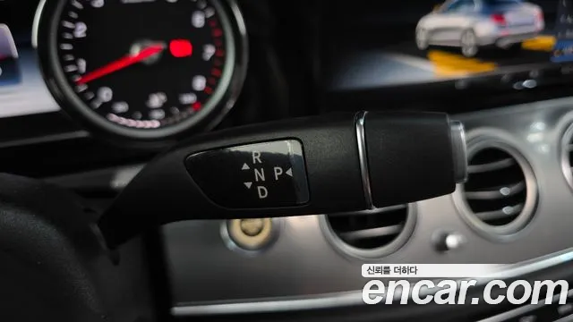 Mercedes-Benz E-Class 2018 — фото 9