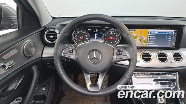 Mercedes-Benz E-Class 2018 — фото 14