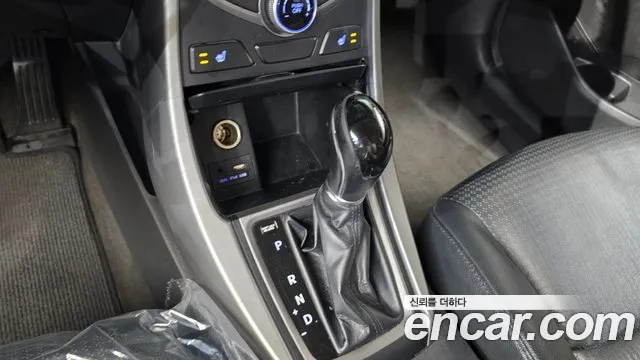 Hyundai AVANTE 2015 — фото 9