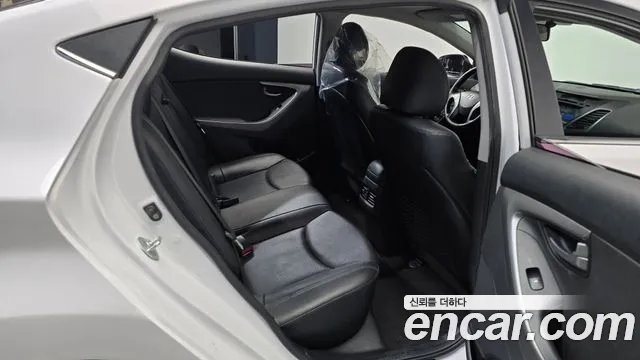 Hyundai AVANTE 2015 — фото 11