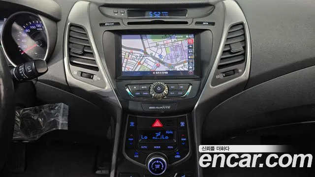 Hyundai AVANTE 2015 — фото 13