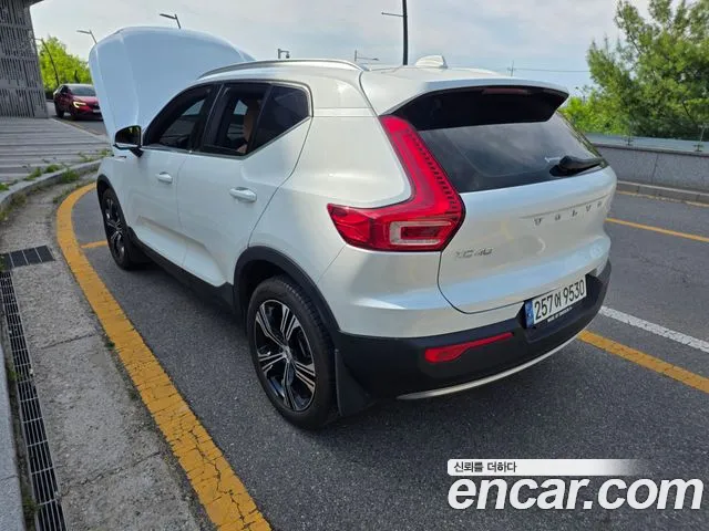 Volvo XC40 2022 — фото 2