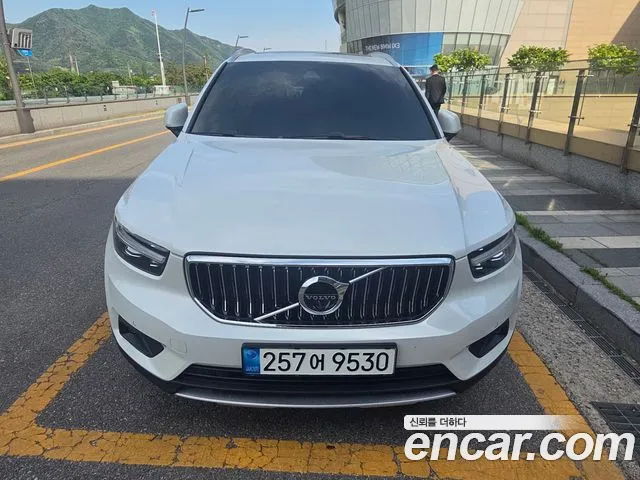 Volvo XC40 2022 — фото 3