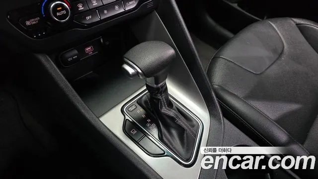 Kia Niro 2022 — фото 12