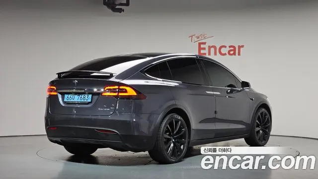 Tesla Model X 2020 — фото 1
