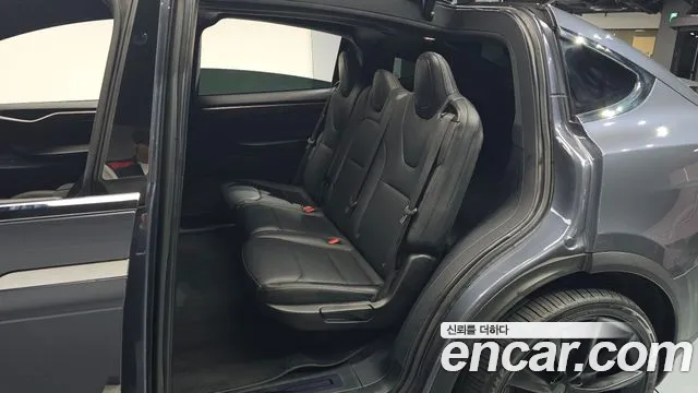 Tesla Model X 2020 — фото 16