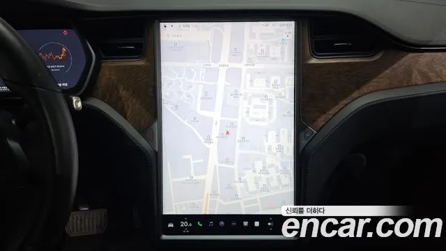 Tesla Model X 2020 — фото 18