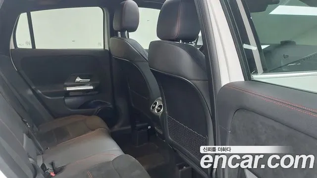 Mercedes-Benz GLA-Class 2024 — фото 10
