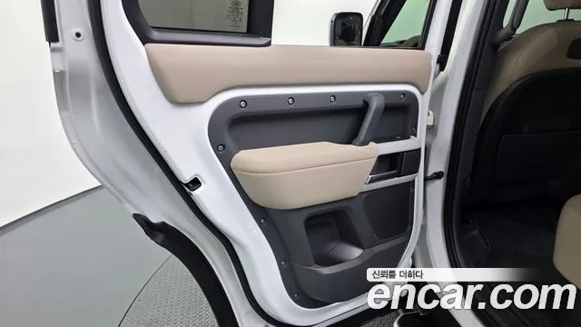 Land Rover Defender 2022 — фото 15