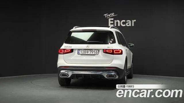 Mercedes-Benz GLB-Class 2023 — фото 4