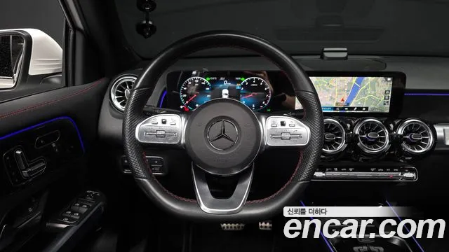 Mercedes-Benz GLB-Class 2023 — фото 19