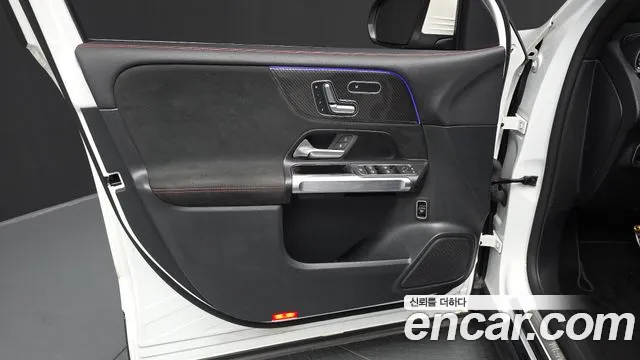 Mercedes-Benz GLB-Class 2023 — фото 14