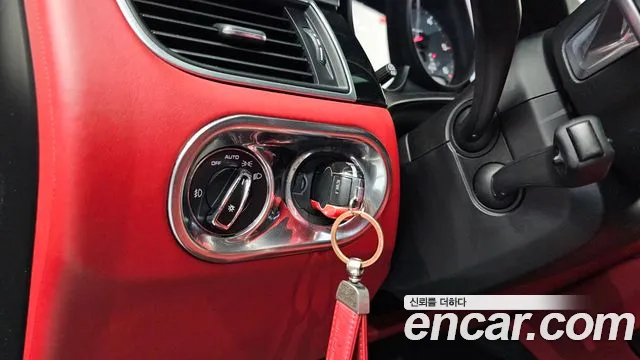 Porsche Macan 2015 — фото 14