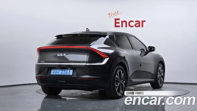 Kia EV6 2023 — фото 2